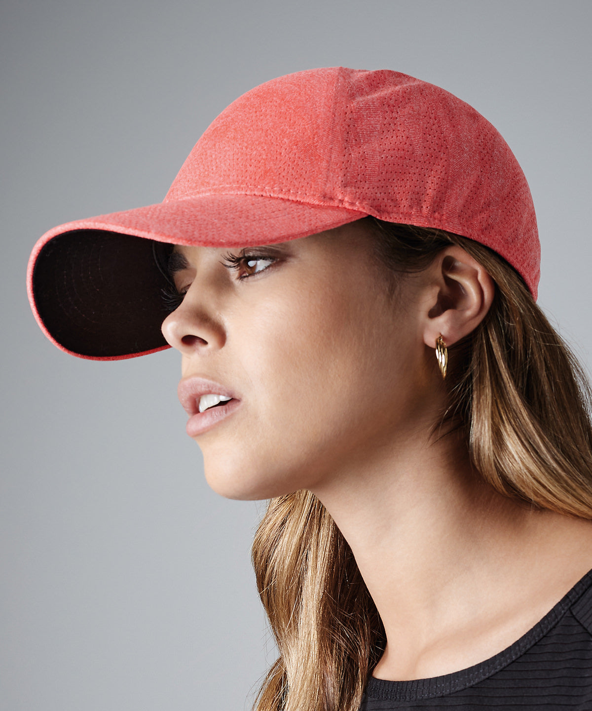 Seamless performance cap